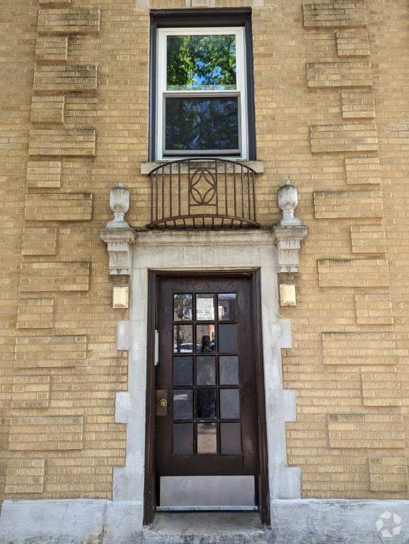 Building Photo - 1 bedroom in CHICAGO IL 60626 Unit 3 Rental