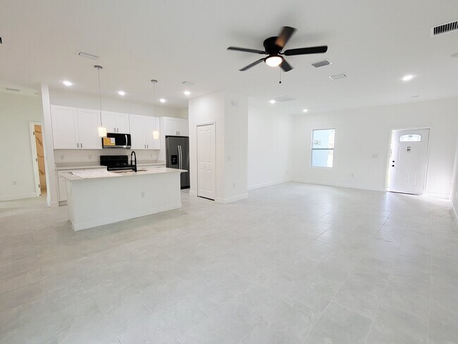 415 Tonklin Rd SW