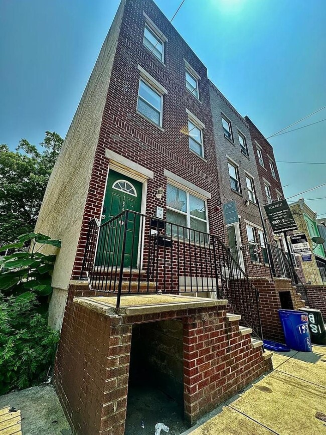 1839 Willington St