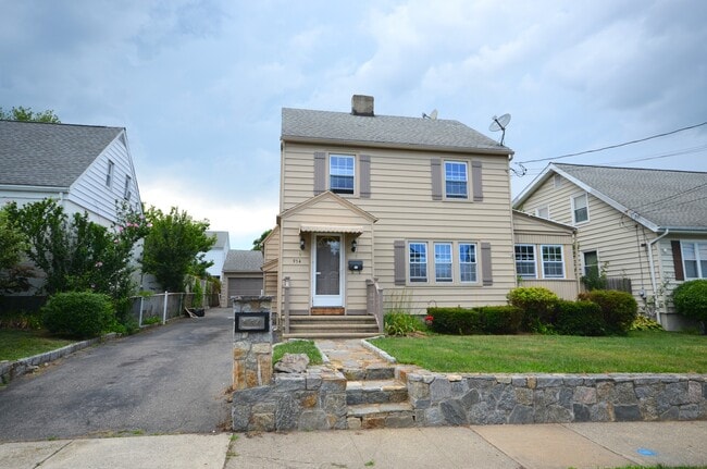 Building Photo - 954 Birmingham St Rental