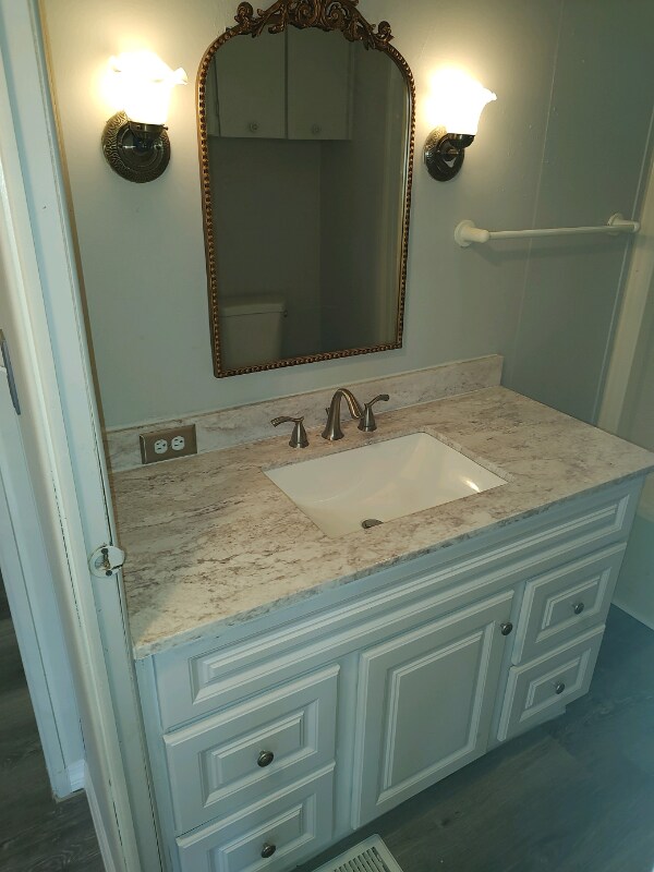 Photo - 900 9th Ave E