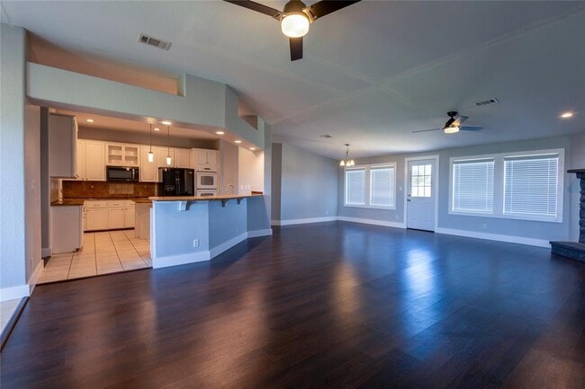 330 Cross Ln