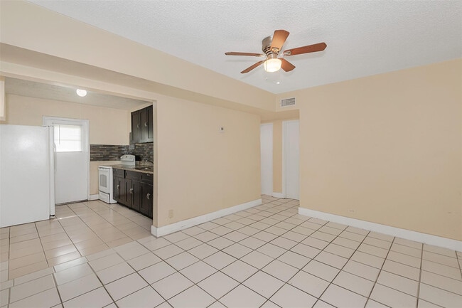 Photo - 416 NW 19th Ave