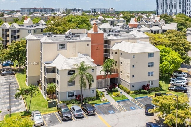 Building Photo - 8333 Lake Dr Unit 102