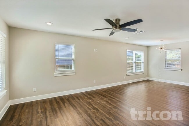 Photo - 1723 Shaw St