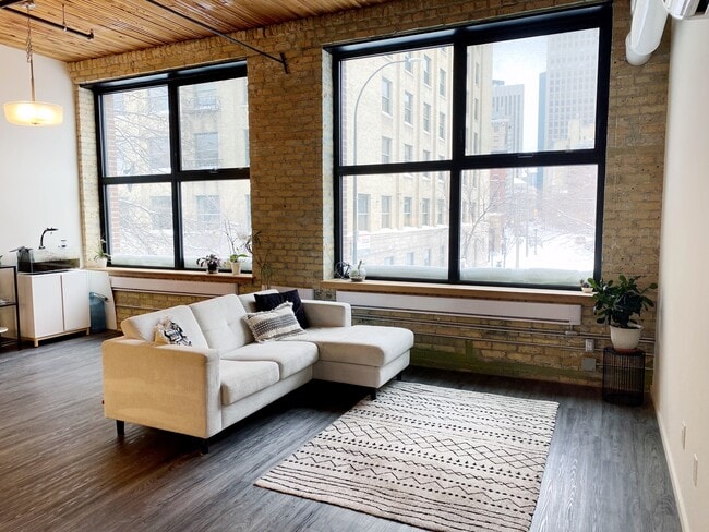 Espace de vie/salle à manger principal - 139 Market Av