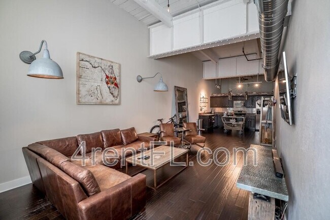 Photo - 1501 W Horatio St Unit #107