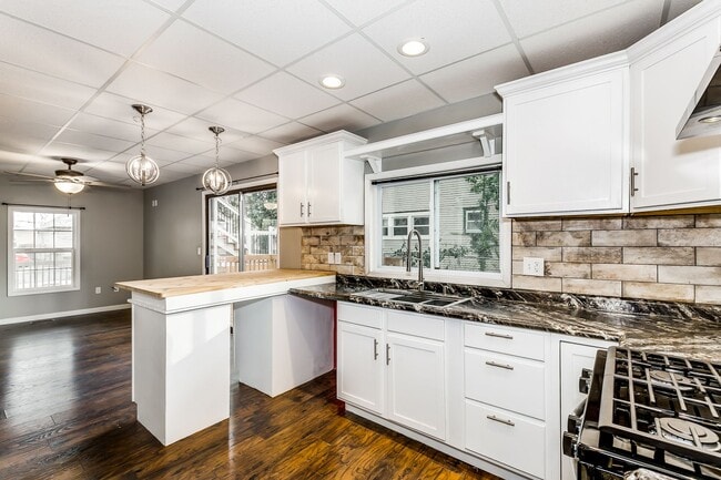 Photo - 449 N Dodge Ave Unidad #2