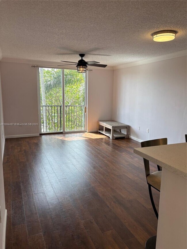 Photo - 1900 Van Buren St Unidad 320B
