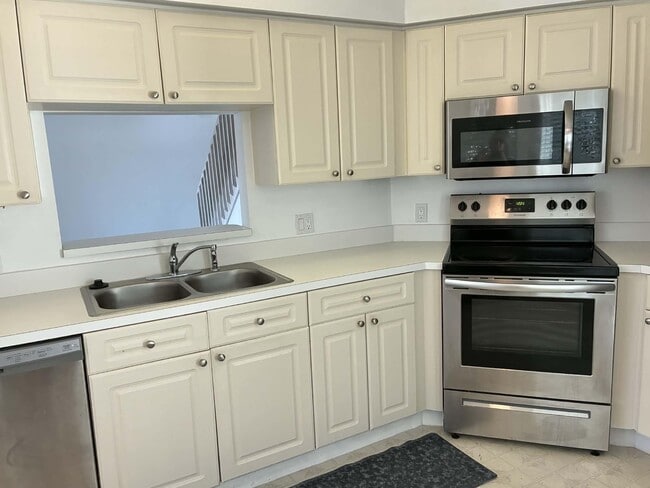 Photo - 1930 Westminster Cir Unit 112