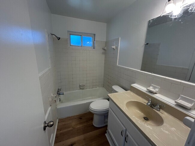 Photo - 1085 Berrywood Ave