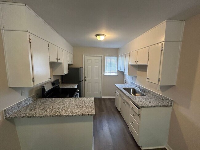 Photo - 7736 Rugby Ave Unit B