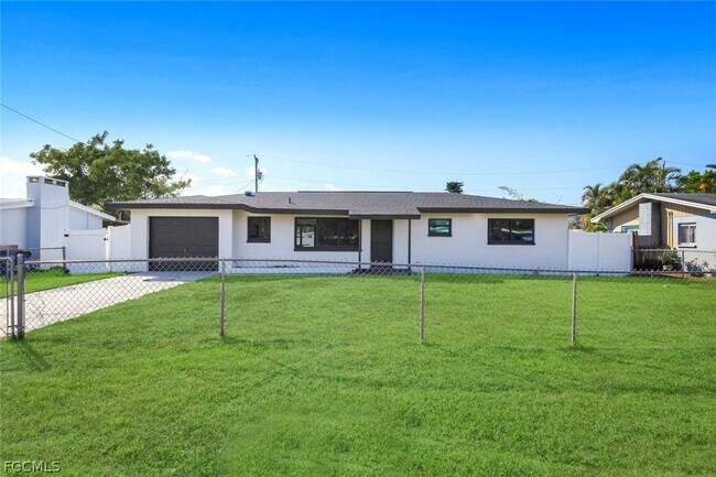 Building Photo - 1389 Pine Ave