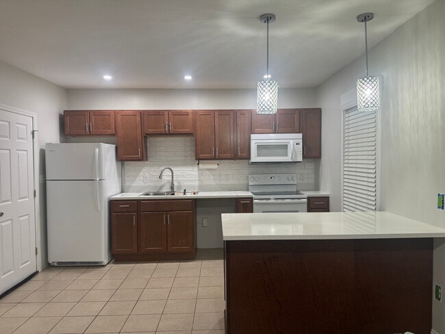 Photo - 549 Ash St Unit 2