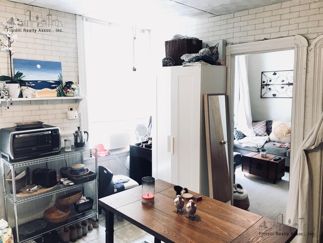 26 Charter St Unit 2