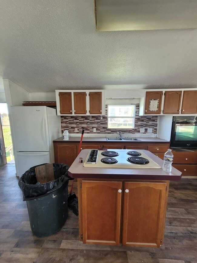 Photo - 3 bedroom 2 bathroom Mobile Home