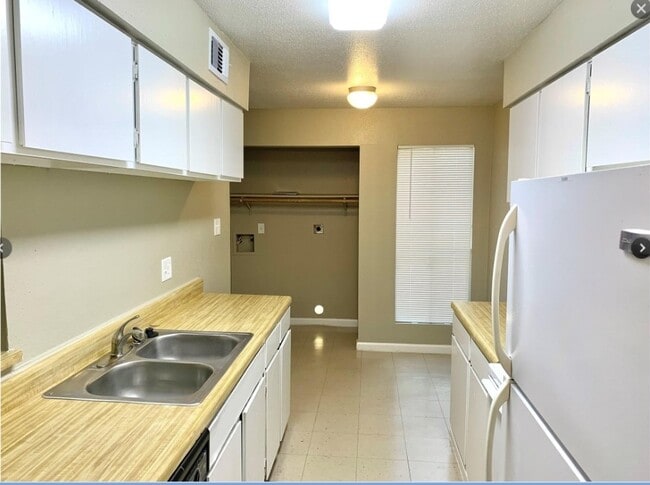 2200 Cypress Landing Rd Unit E-1