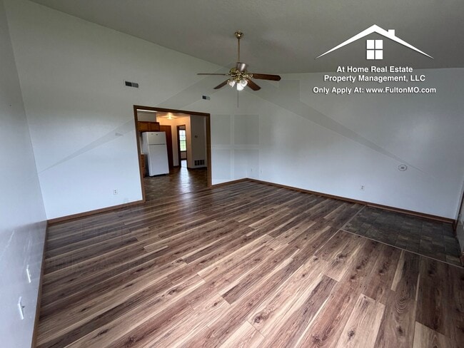 Photo - 2633–2635 Gates Boulevard Unit 2633 Gates Boulevard