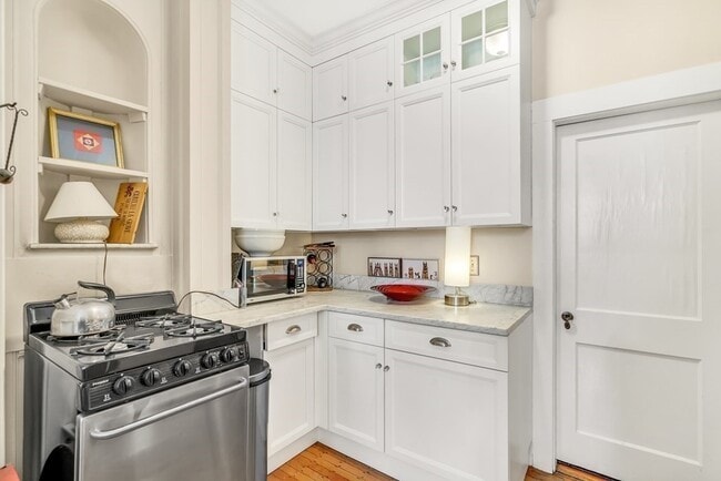 Building Photo - 335 Beacon St Unit 4