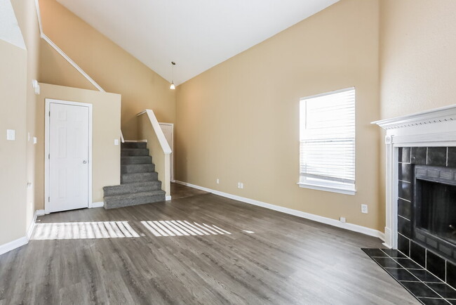 Photo - 5959 Redcliff S Ln