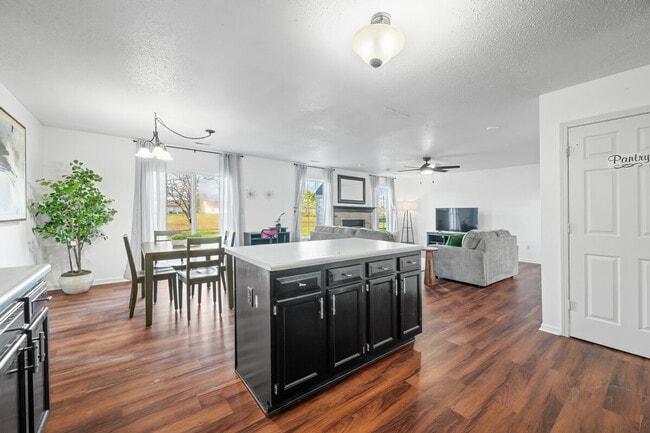 Building Photo - 2386 Meadow Bend Dr