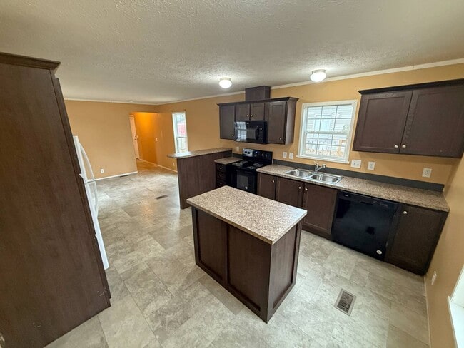 Photo - 2501 N Apperson Way