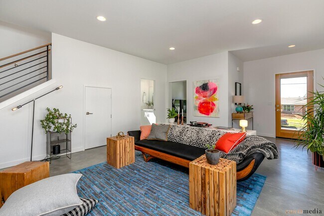 Photo - 2038 NE Morgan St