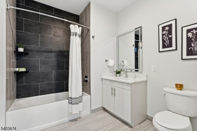 Photo - 140 W Webster Ave Unit 107