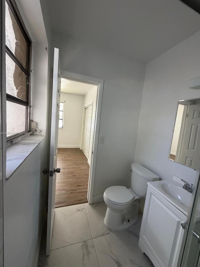 Photo - 890 NW 55th St Unidad 2