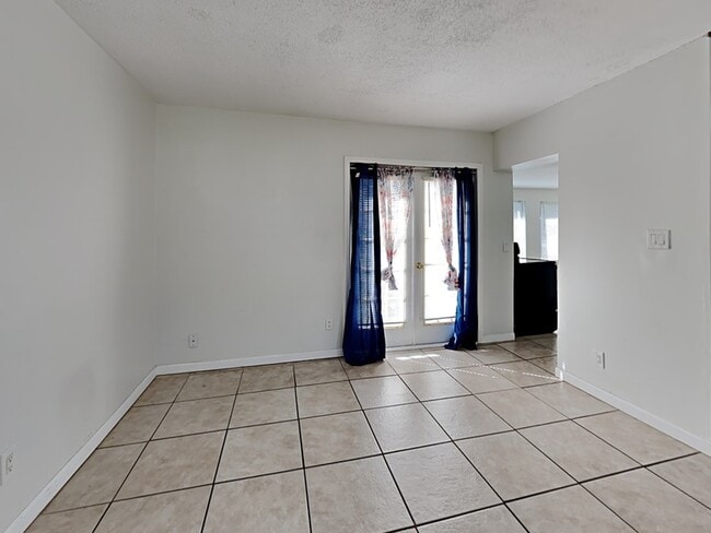 Photo - 142 Lynbrook Dr