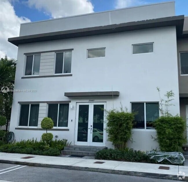 Building Photo - 10440 NW 67th St Rental