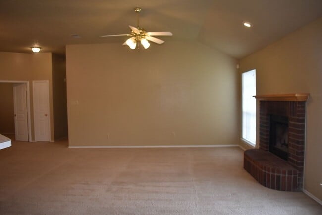 Photo - 2521 Creek Dr