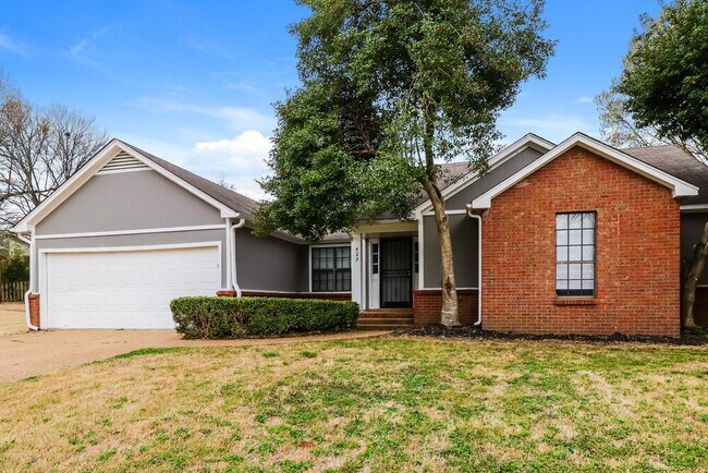 Photo - 423 Cairn Cove