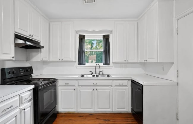 Photo - 125 Marlborough St