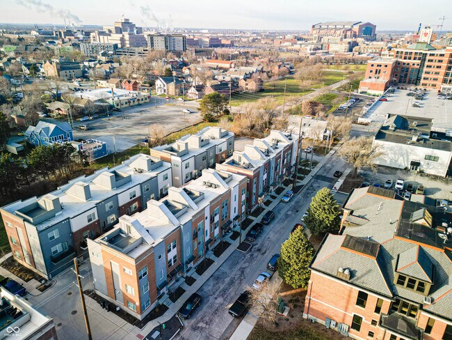 Photo - 743 Bates St