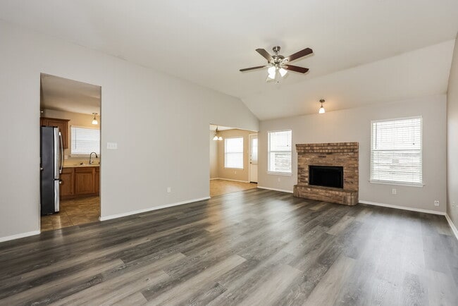Photo - 5924 Firethorn Dr
