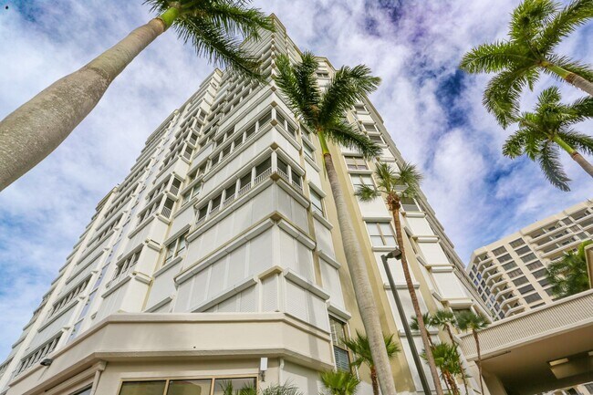 Photo - ** PARK SHORE ** MONACO BEACH CLUB ** NAPL...