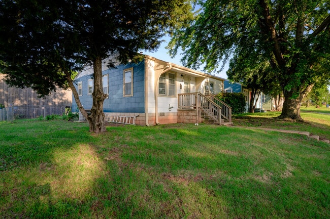 Photo - 823 N Jefferson St