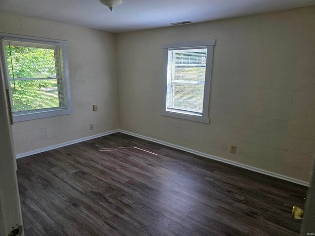 Photo - 2301 E 5th St