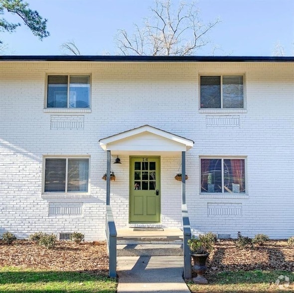 Building Photo - 711 Oakview Rd Rental