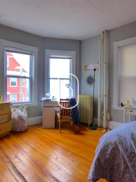 Building Photo - 61 Hillside St