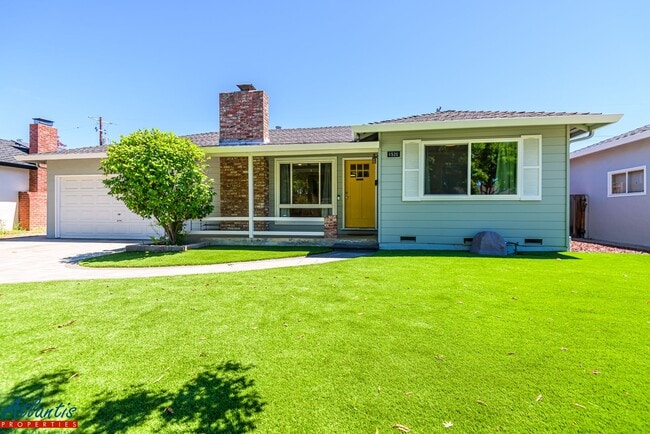 Building Photo - Beautiful Home | Remodeled Kitchen | Central A/C