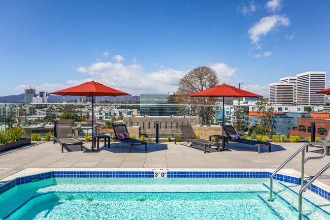 Rooftop Dipping Pool - The SW by CLG Apartments