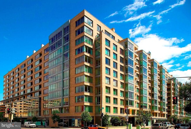 Building Photo - 1155 23rd St NW Unit PH1B