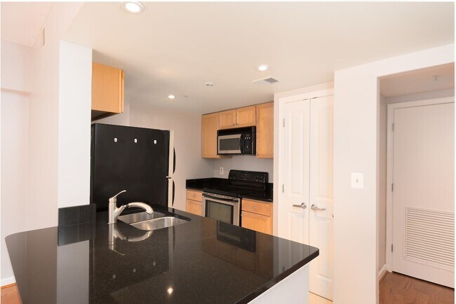 Photo - Logan Circle Condo | 1 Bed | 1 Bath | 625 Sf Unidad 508