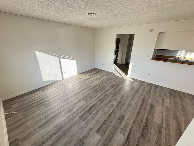 Photo - 2036 N Crawford St Unidad 1