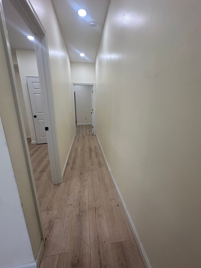 Photo - 2713 W Glenwood Ave Unit 1st Floor Apartment for Rent
