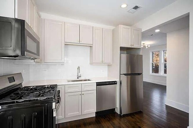 Photo - 3255 N Hamlin Ave Unit 1