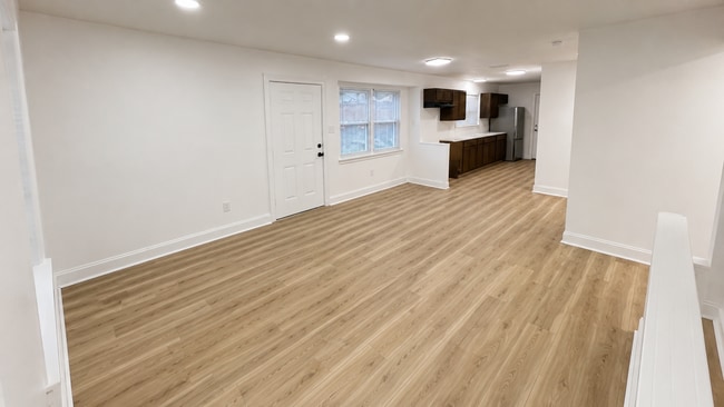 707 Oakwood