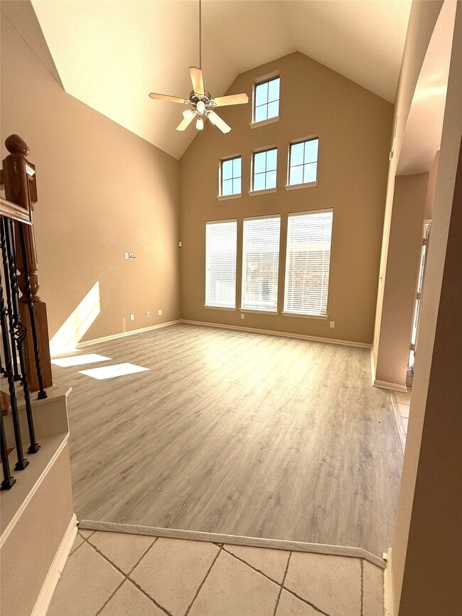 Photo - 3305 Knollcrest Ln